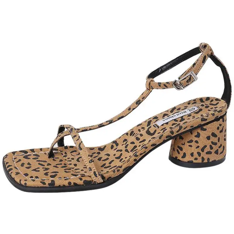 

Женские леопардовые босоножки на высоком каблуке 6 см