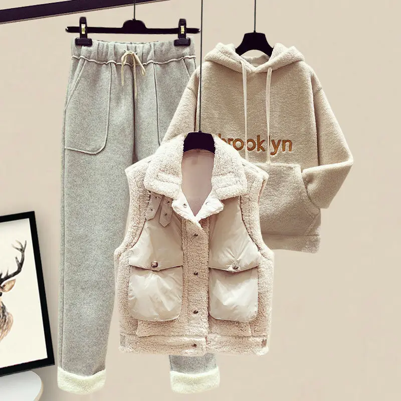 Рисунок 5 - Осенне-зимний женский комплект