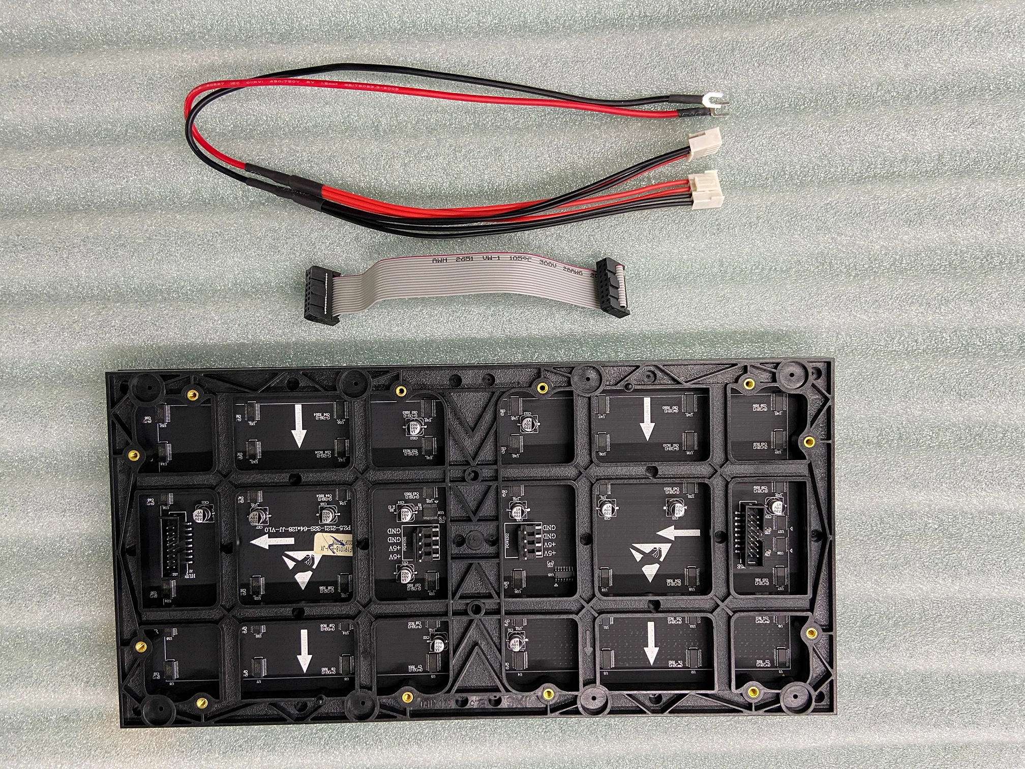 Модуль светодиодного дисплея высокого разрешения 128x64 Светодиодная матрица P2.5 SMD