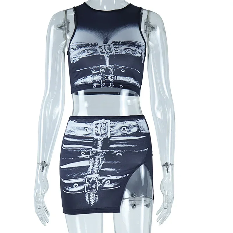 Женский комплект с юбкой и жилетом без рукавов разрезом