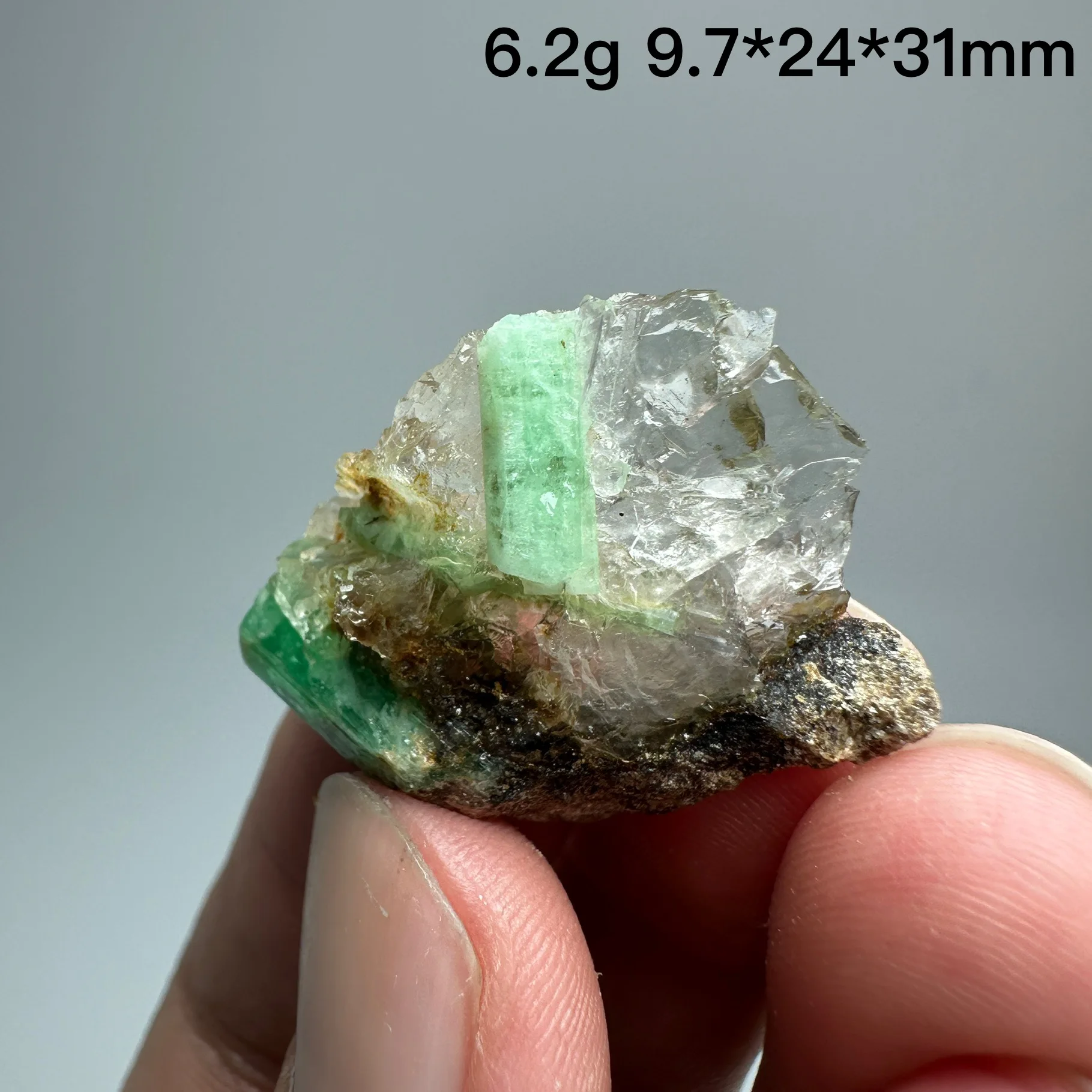 

Образец минерала изумруд