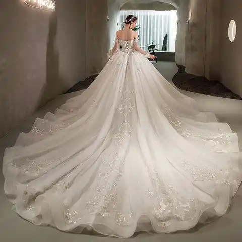 French shoulder main wedding dress 2023 new bride advanced sense of court ethos high-end luxury tail