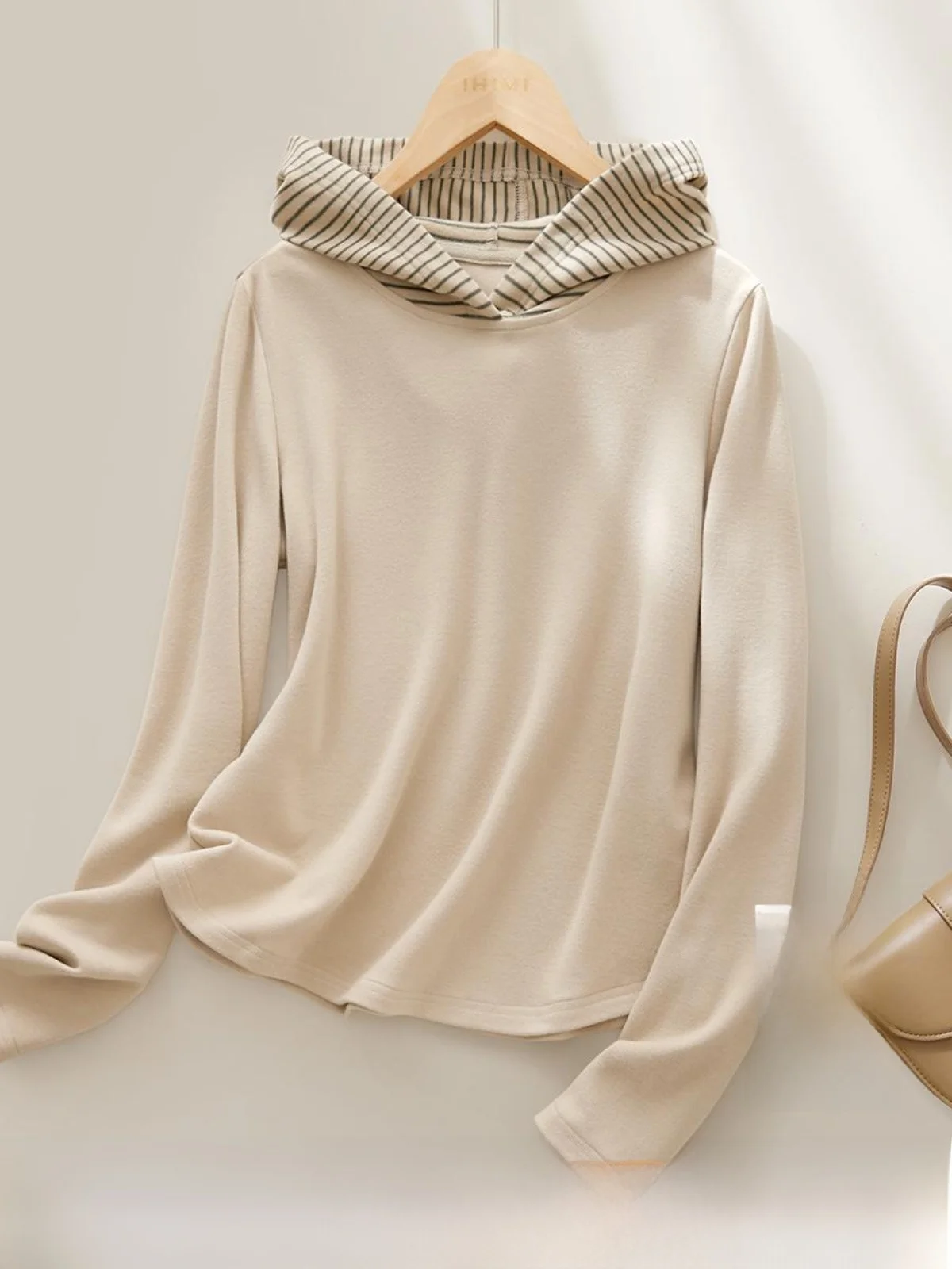 Ihimi Sea Quiet Design Contrast Color Hood Base Shirt Women 2024 Winter New Slim fit Inner wear Top T-shirt