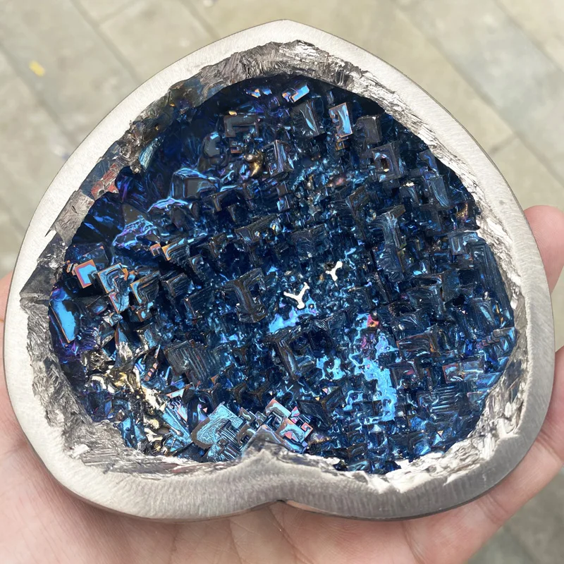 

Натуральный камень, бимут, металл, кристалл, синий, радуга, яркий металл, минеральный образец в форме сердца для подарка, Декор, 1 шт.