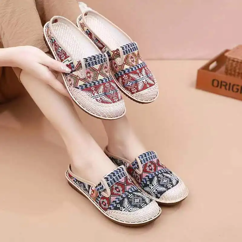 

women's shoes 2023 new summer hollow out breathable soft sole, one step mother ethnic style old Beijing cloth women's shoes