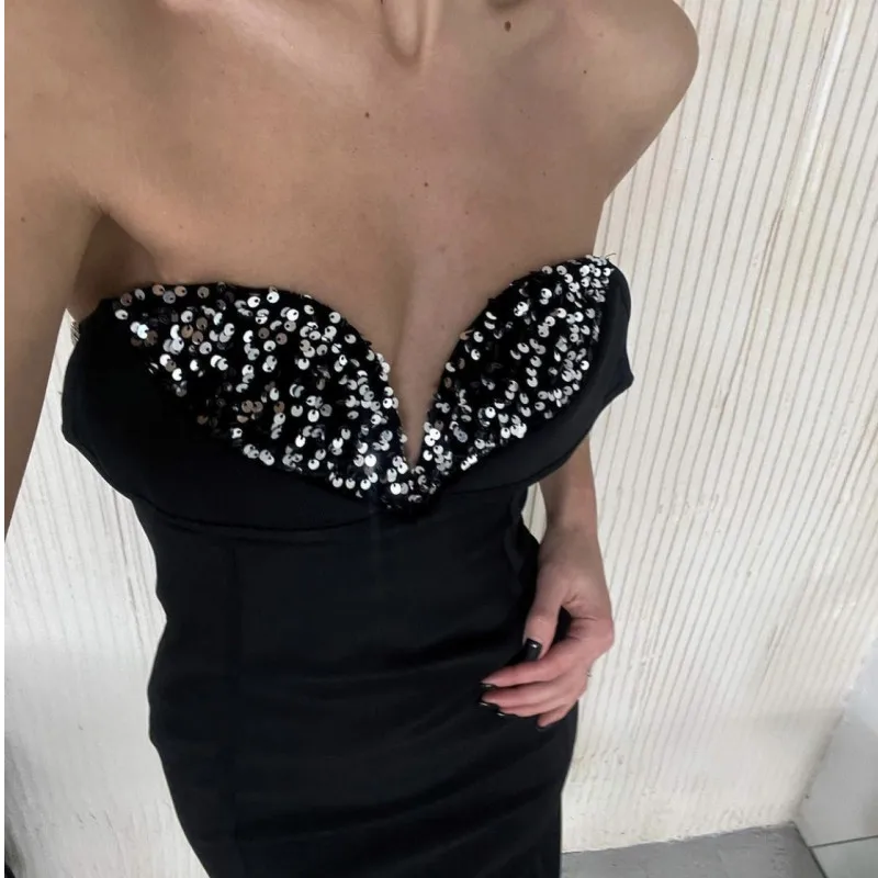 Женское облегающее платье без бретелек обтягивающее блестящее до середины икры