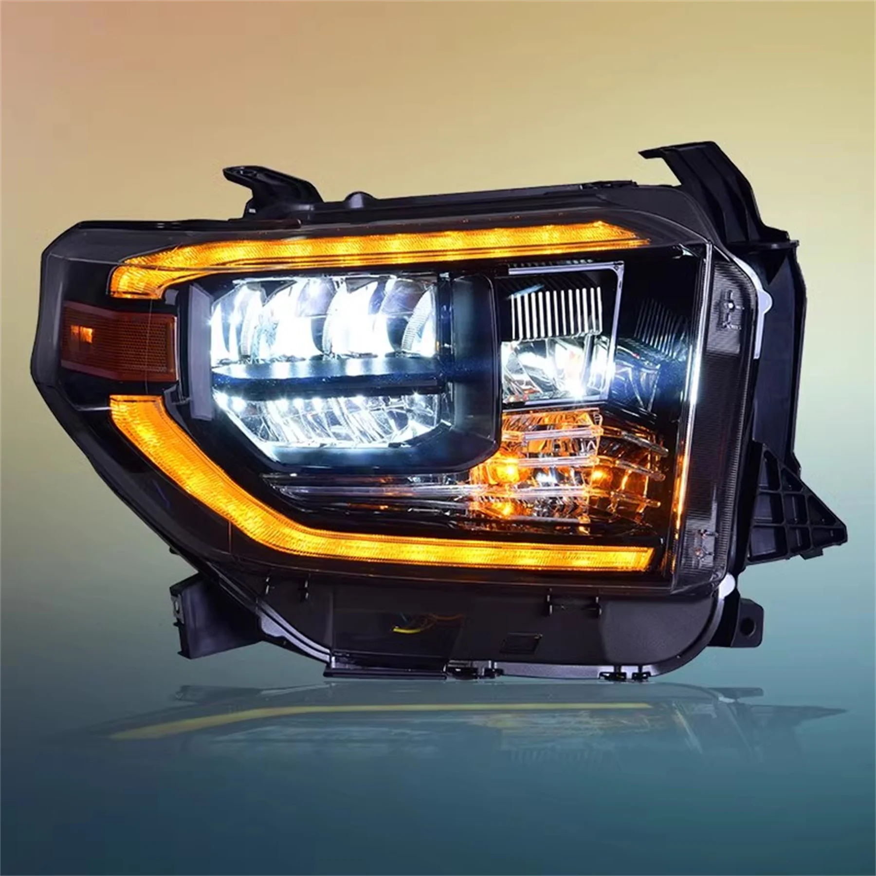 Фонарь для Toyota Tundra 15-19 дневные ходовые огни