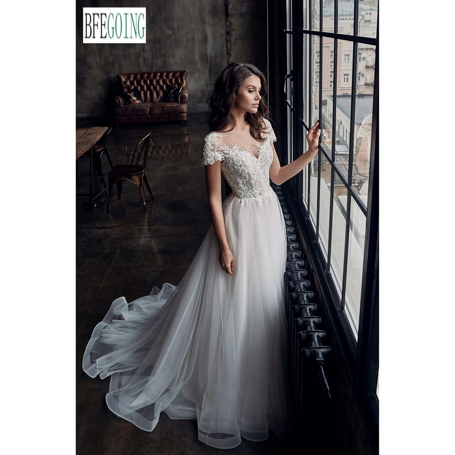 

Lace Tulle A-Line Wedding Dresses Chapel Train Custom Made Floor-Length Appliques Cap Sleeves Layered Skirt Bridal Gowns
