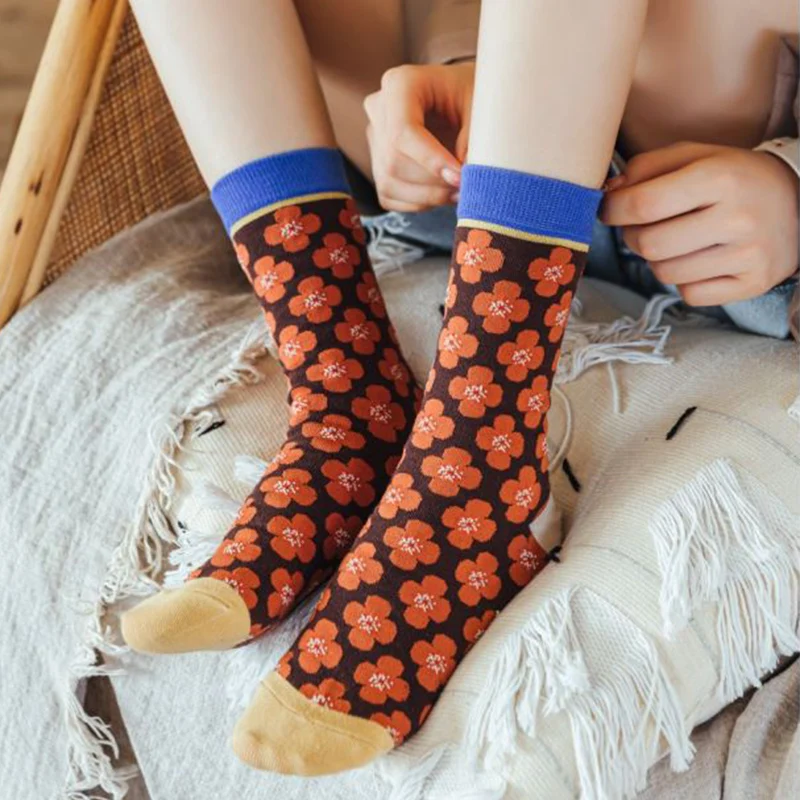 4 Pairs Street Style Women Socks Japanese Fashion Flowers Print Cotton Long Winter Socks Female Casual Socken Vintage Chausette