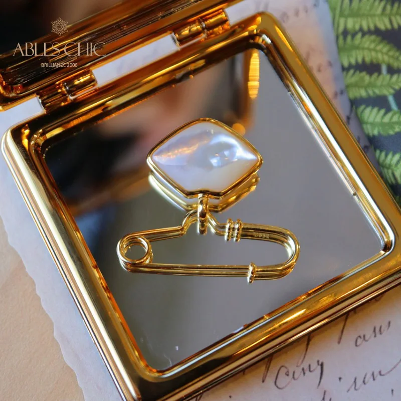 

Gold Tone 925 Sterling Silver Brooch Pins Natural Mother of Pearl Lip Shell Pendant L1S2N31043