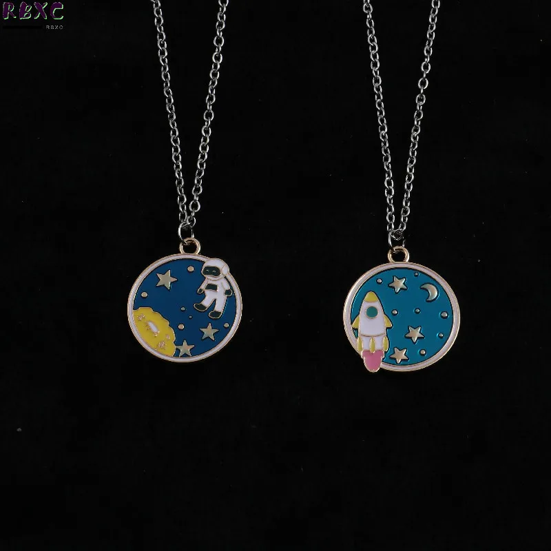 

Rbxc Explore the Planet Astronaut Pendant Cute Pink Pendant Decoration Trendy Man Hip Hop Ins Gift Bouncing Necklace Woman