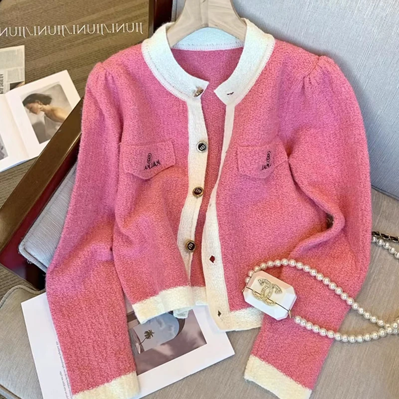 

Женский однобортный трикотажный кардиган с круглым вырезом и длинными рукавами