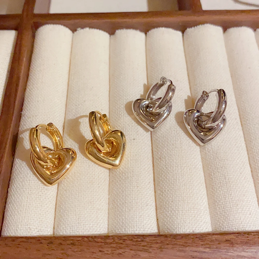 

Simple Gold Color Metal Heart Small Hoop Earrings Plated Gold Ear Buckles Pride Accessory Statement Ear Rings Cute Girls Gift