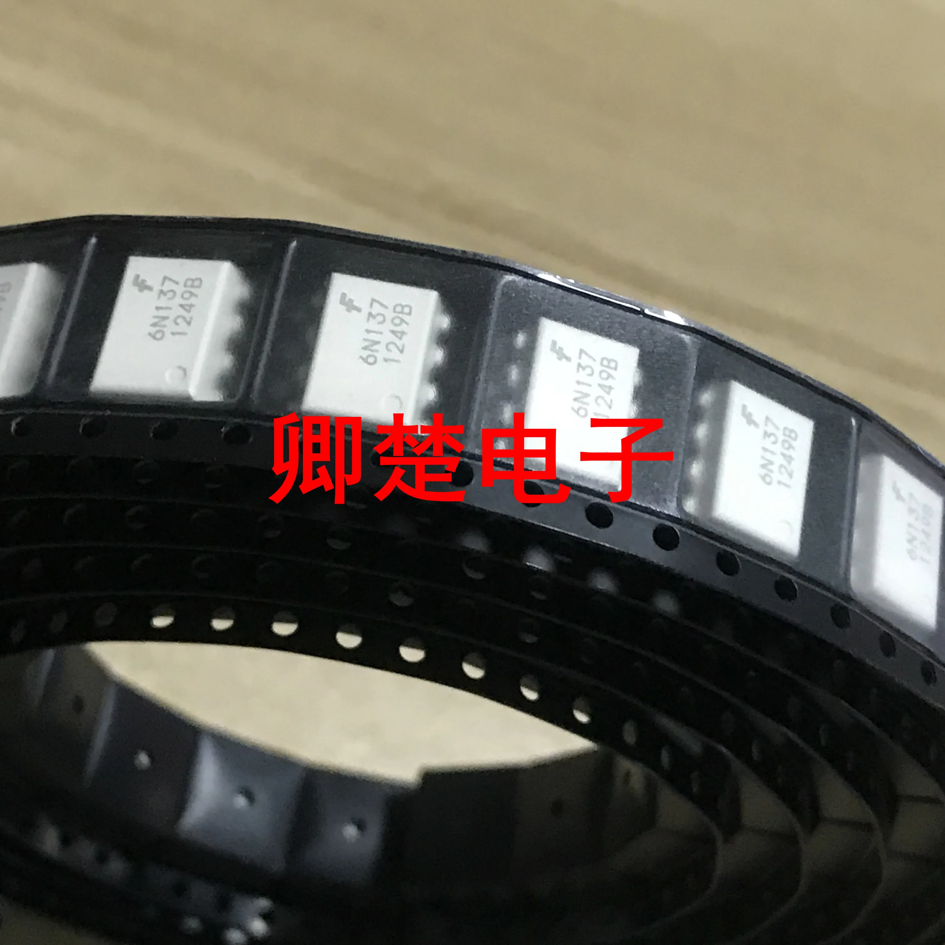 

30pcs original new 6N137SDM SOP high-speed optical coupler