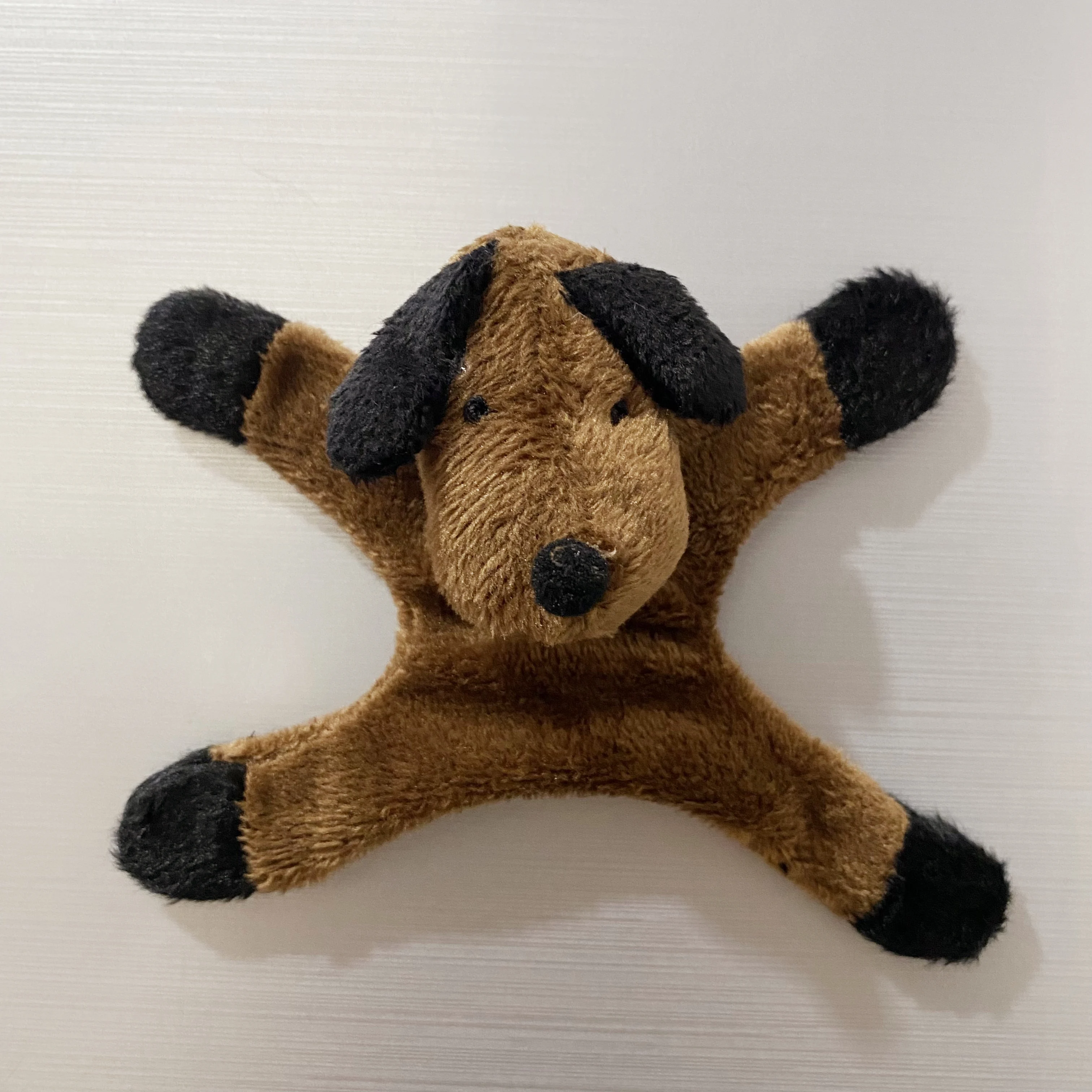 

Милый кролик магнитик для холодильника из плюша