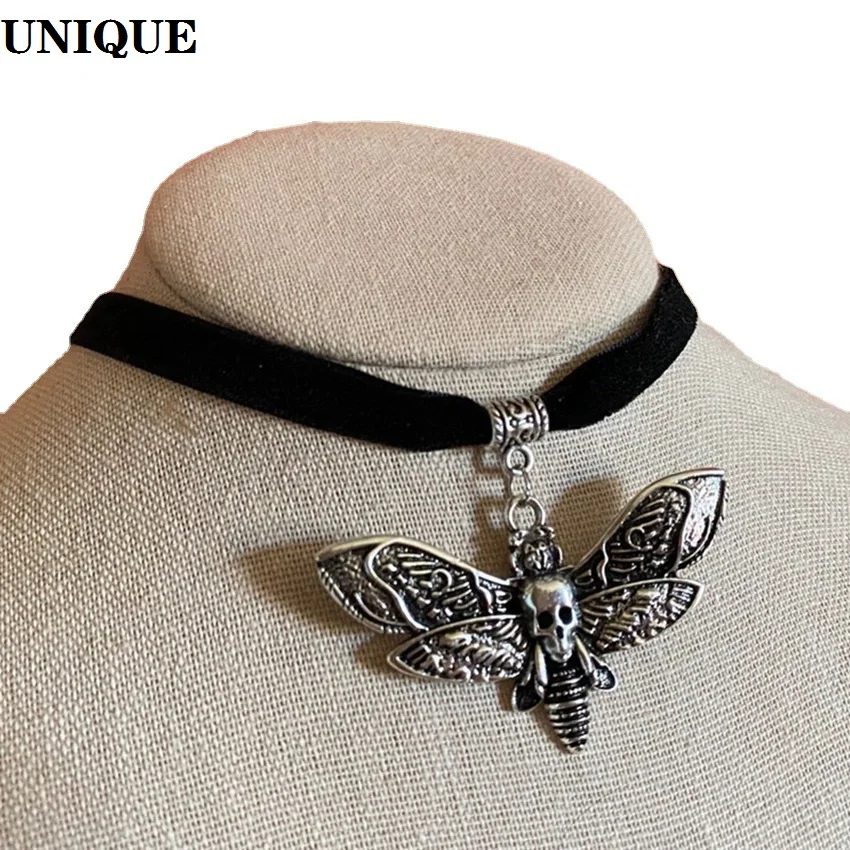 

Gothic Retro Skull Moth Charm Choker Fashion Witchcraft Jewelry Gift Black Velvet Silver Color Moth Pendant Necklace 2022 New