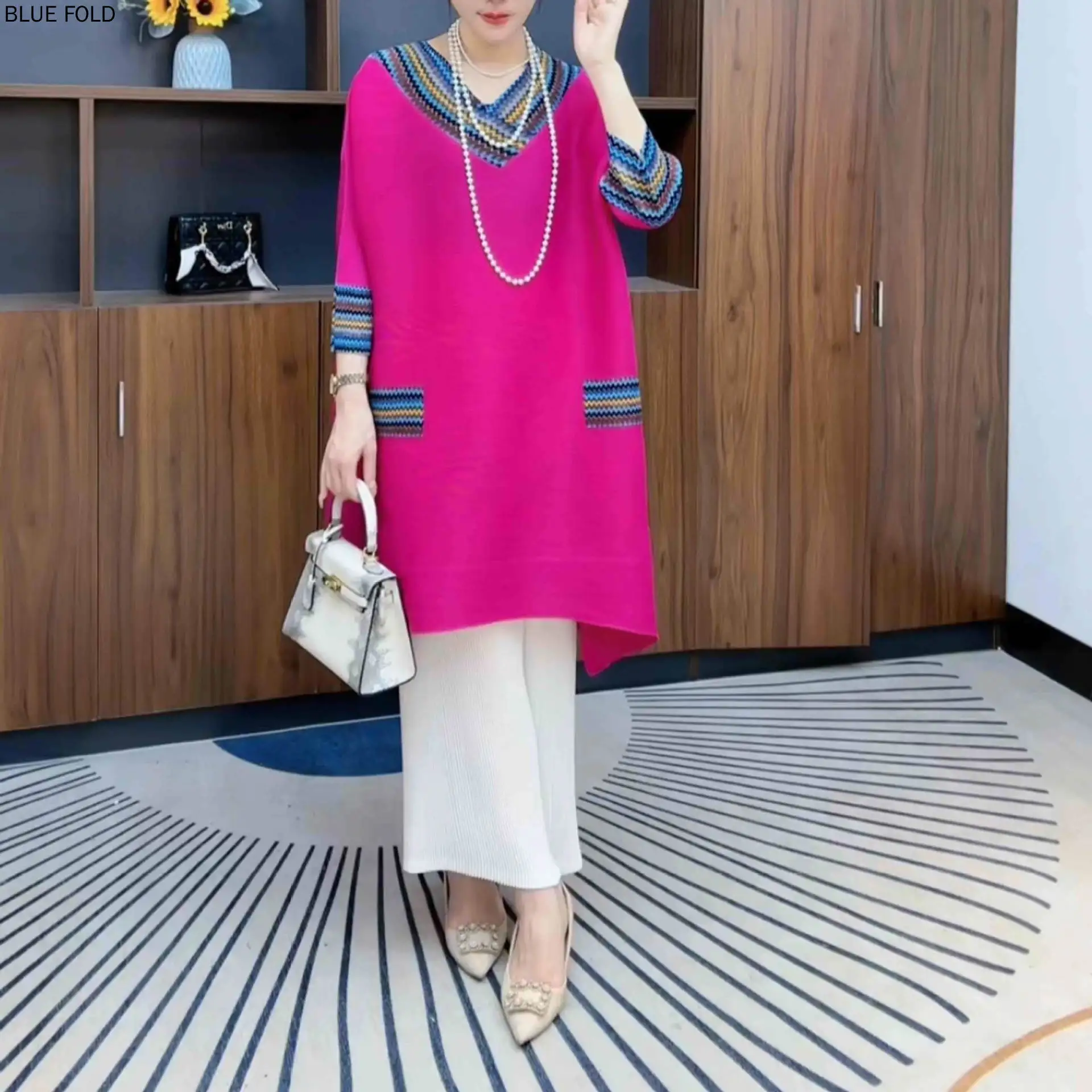 

MIYAKE New Versatile Fashionable Simple and Atmospheric V-neck Mid-length Rainbow Print Horizontal Fold Pocket Dress Elegant