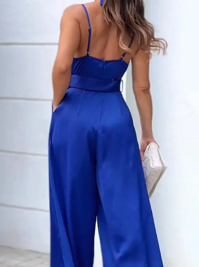 Рисунок 3 - Женский комбинезон с V-образным