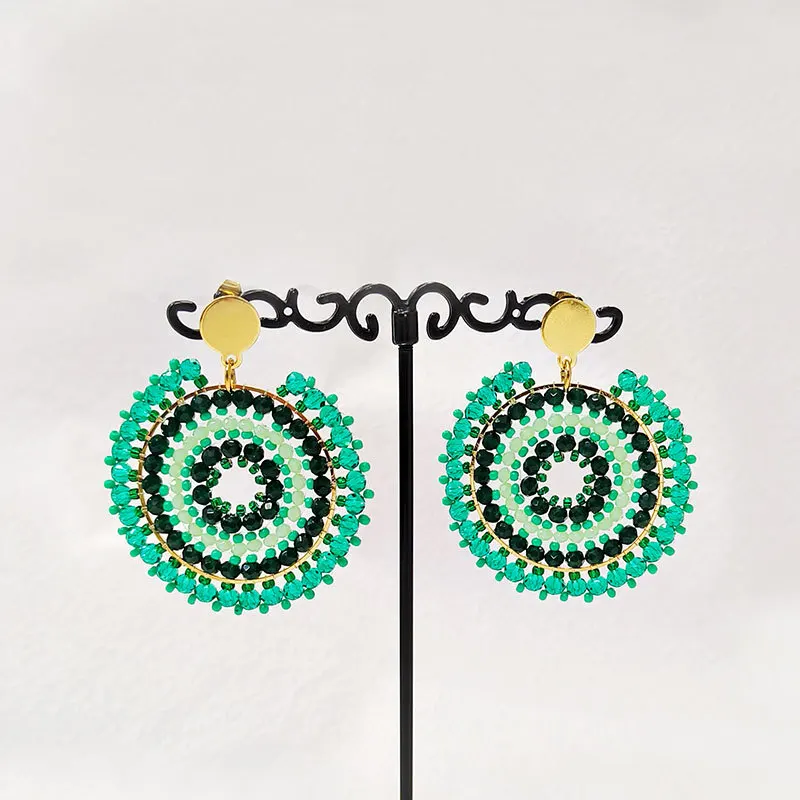 Серьги из бисера круглой формы с Оригинальными кристаллами зеленого цвета в
