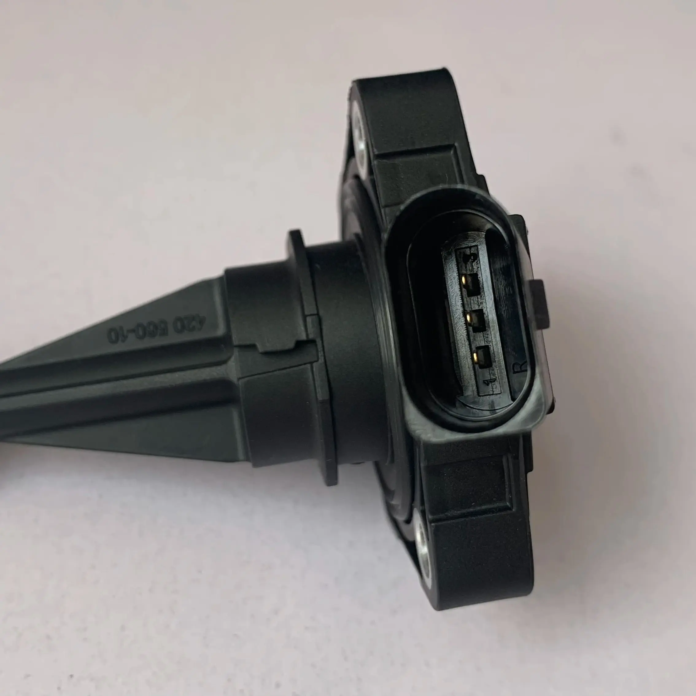 Датчик уровня масла 04E 907 660D ДЛЯ VW Teramont 907660 Д