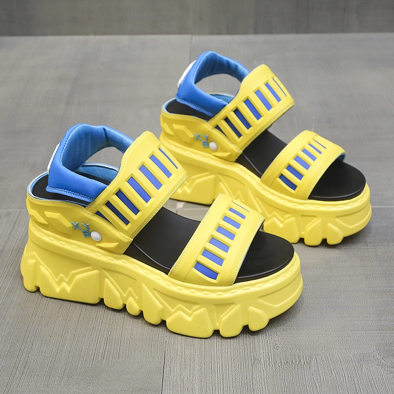 

Женские босоножки на массивной платформе, желтые туфли в римском стиле на танкетке с открытым носком и высоким каблуком 2022 см, пляжные санда...