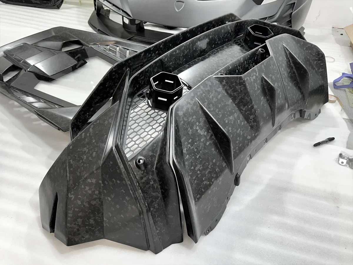 Комплект для сухого корпуса из углеродного волокна Lamborghini Huracan