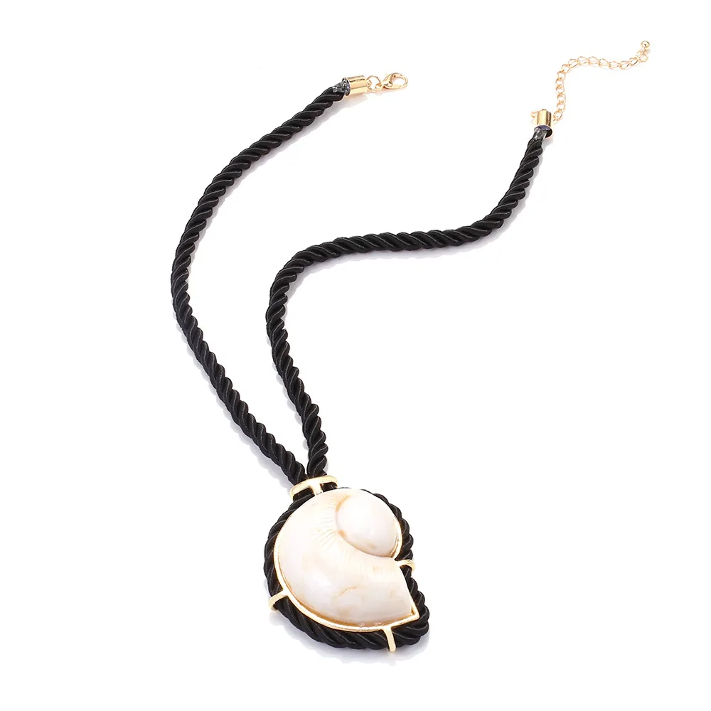 Ожерелье с подвеской в виде раковины
