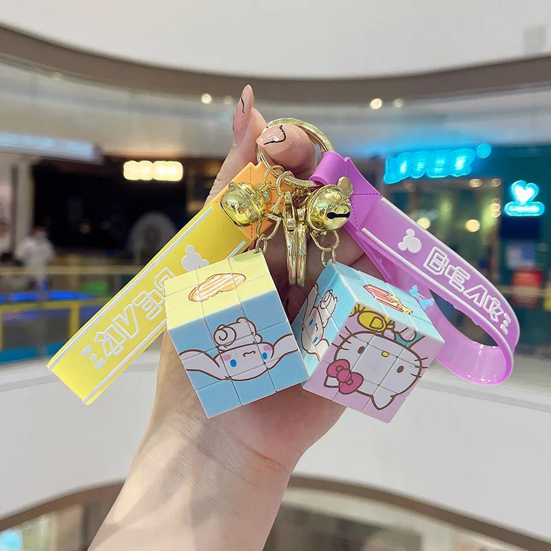 

Sanrio, магический куб с колокольчиком Hello Kitty, брелок для ключей, креативная Подвеска для рюкзака, анимационное периферийное украшение, подарк...