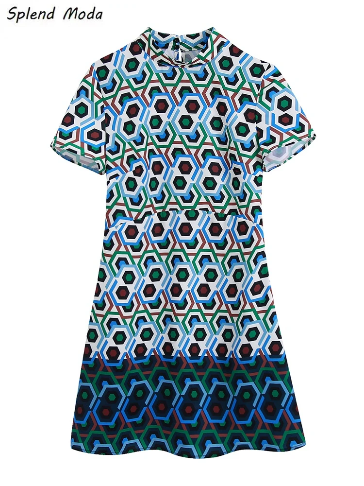 

Платье женское приталенное с геометрическим принтом и коротким рукавом