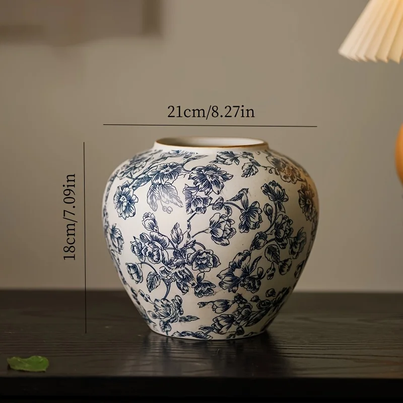 

Керамическая ваза сине-белая