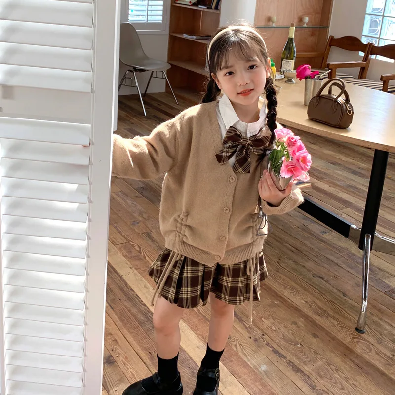 

Осенний Повседневный вязаный кардиган в стиле преппи для девочек однотонный свободный свитер с кулиской для маленьких девочек детская три...