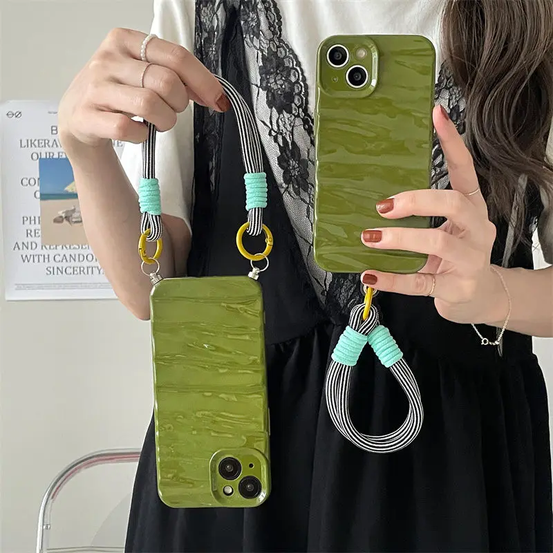 

ins Olive Green for Apple 14promax phone case Advanced sense light Luxury wrist strap iPhone13 personality 11/12