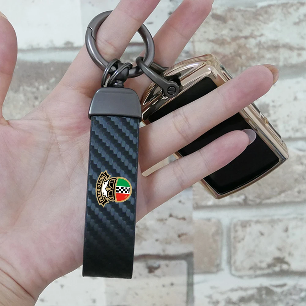 

Motorcycle Keychain Ring Carbon Fiber Metal Keychain Horseshoe Buckle for MOTO GUZZI JDM Keyring Automobile Accessories