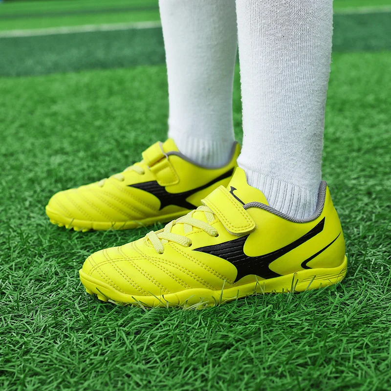 High quality Kids Football Shoes Children Sneakers Boys Indoor Soccer Shoe Cleats Football Boots Turf Sneakers chuteira campo