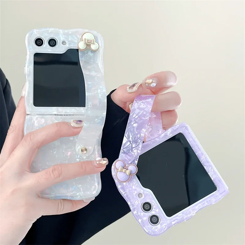 

Luxury Shell Texture Disney Mickey with Wristband Phone Case for Samsung Galaxy Z Flip 3 4 5 5G PC Hard Anti-drop Back Cover