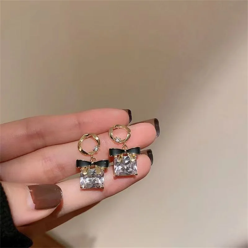 Серьги-гвоздики с квадратным кулоном женские изысканные кубические ювелирные