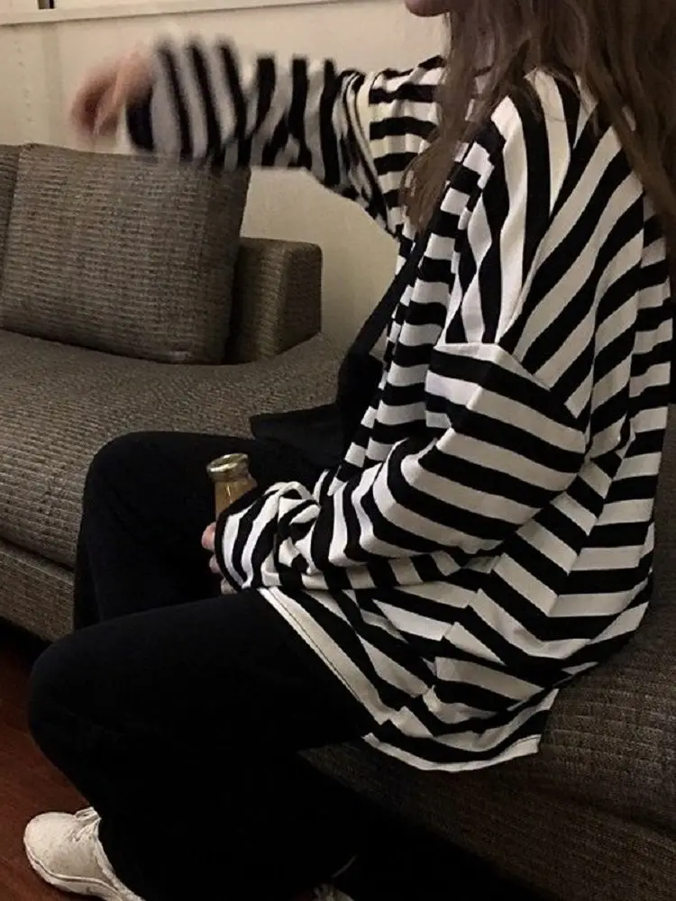 2020 черно-белые полосатые повседневные футболки с длинным рукавом женские топы