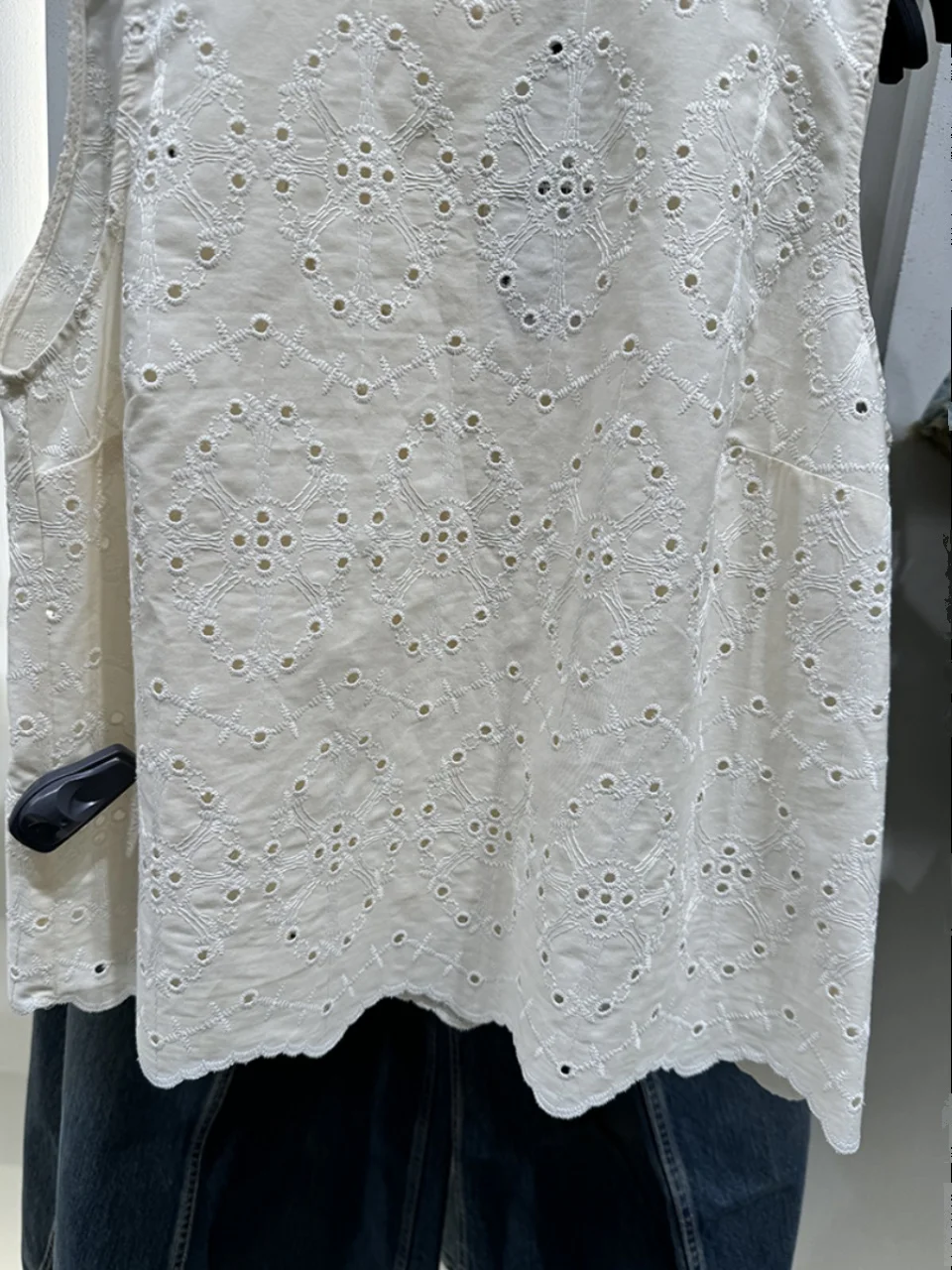 Za2024 Summer New Fashion Women's Wear Vest round Neck Sleeveless Broken Lace Embroider Tops 443724 7 |