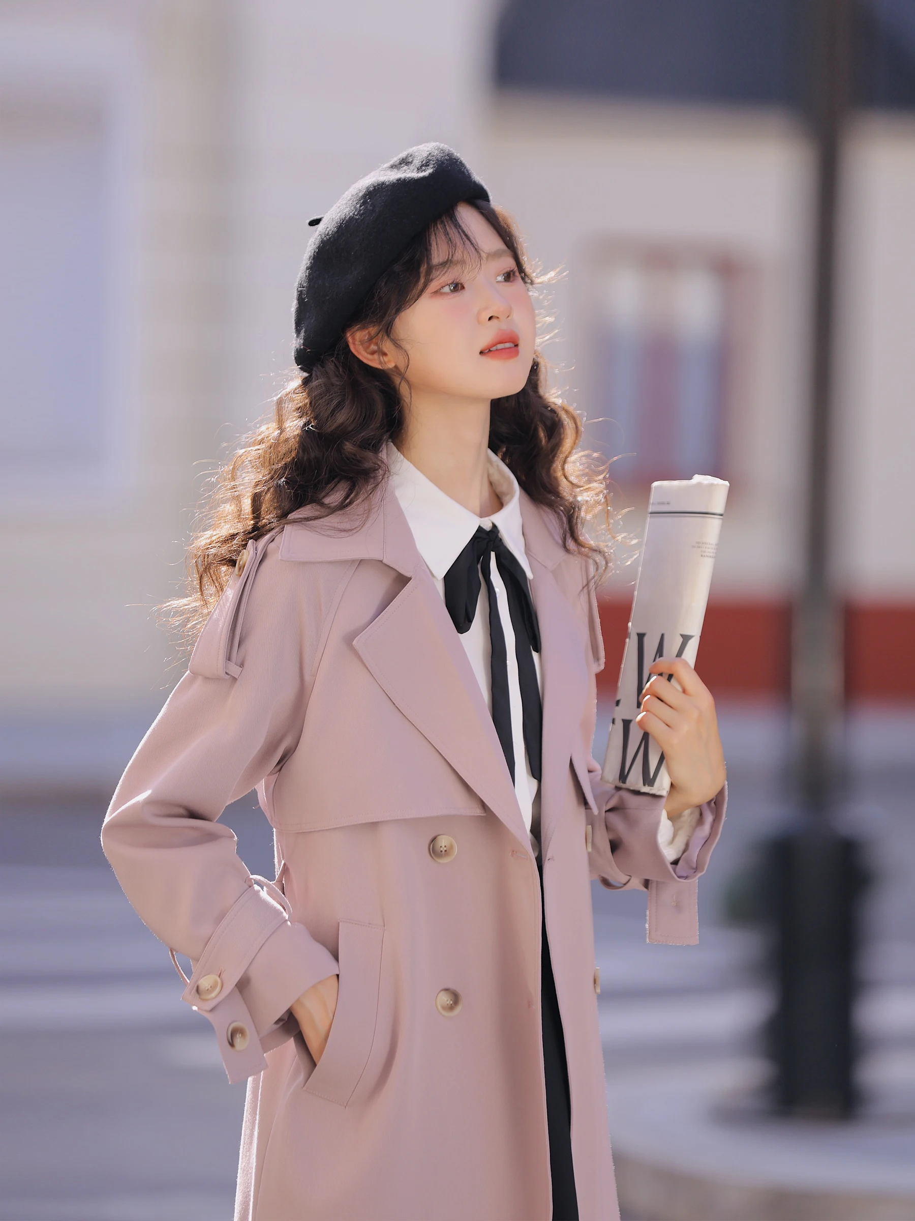 Женский тренчкот средней длины цвета хаки на весну и осень