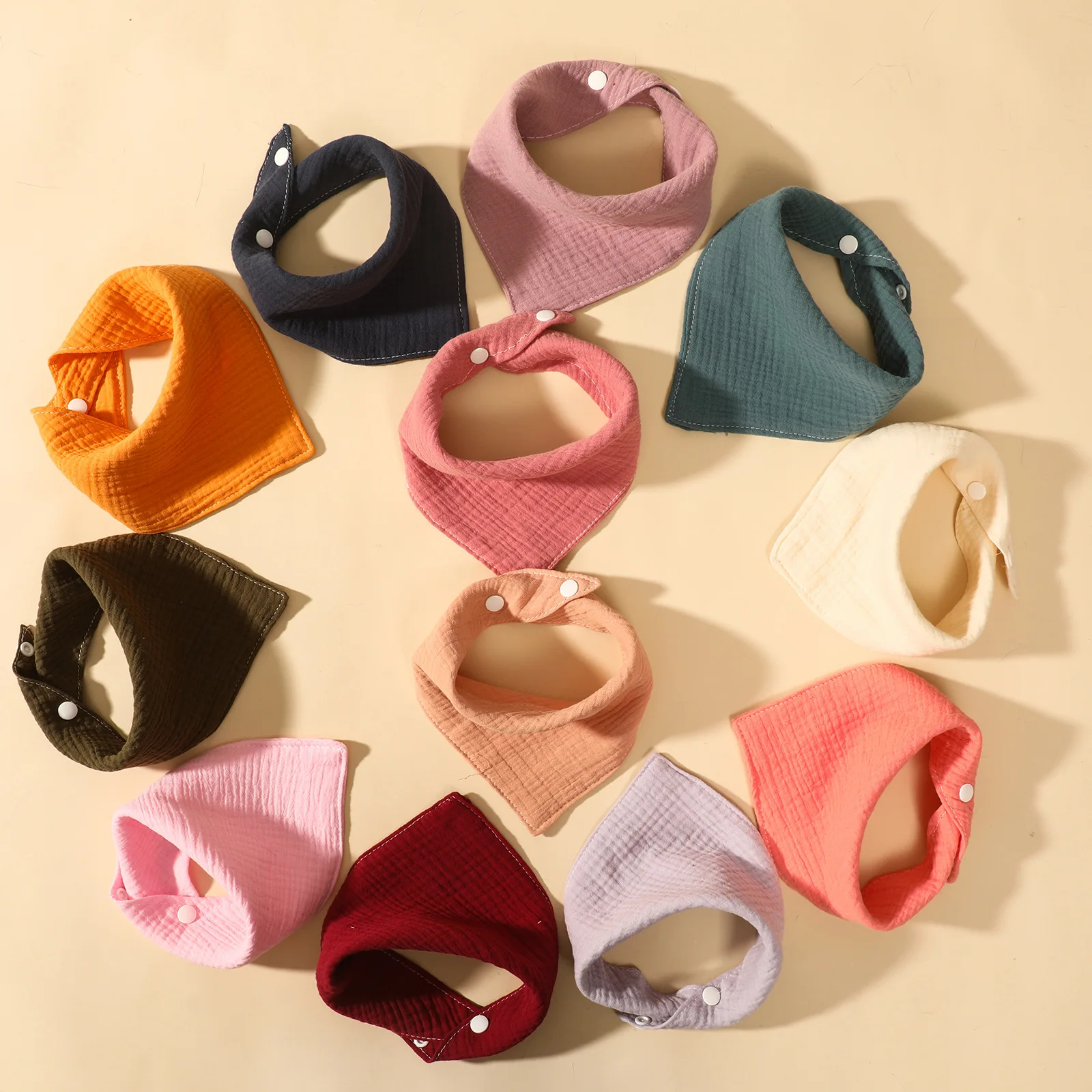 

Четырехслойное хлопковое слюнявчее полотенце креп треугольное полотенце однотонный марлевый слюнявчик однотонный слюнявчик из крепа