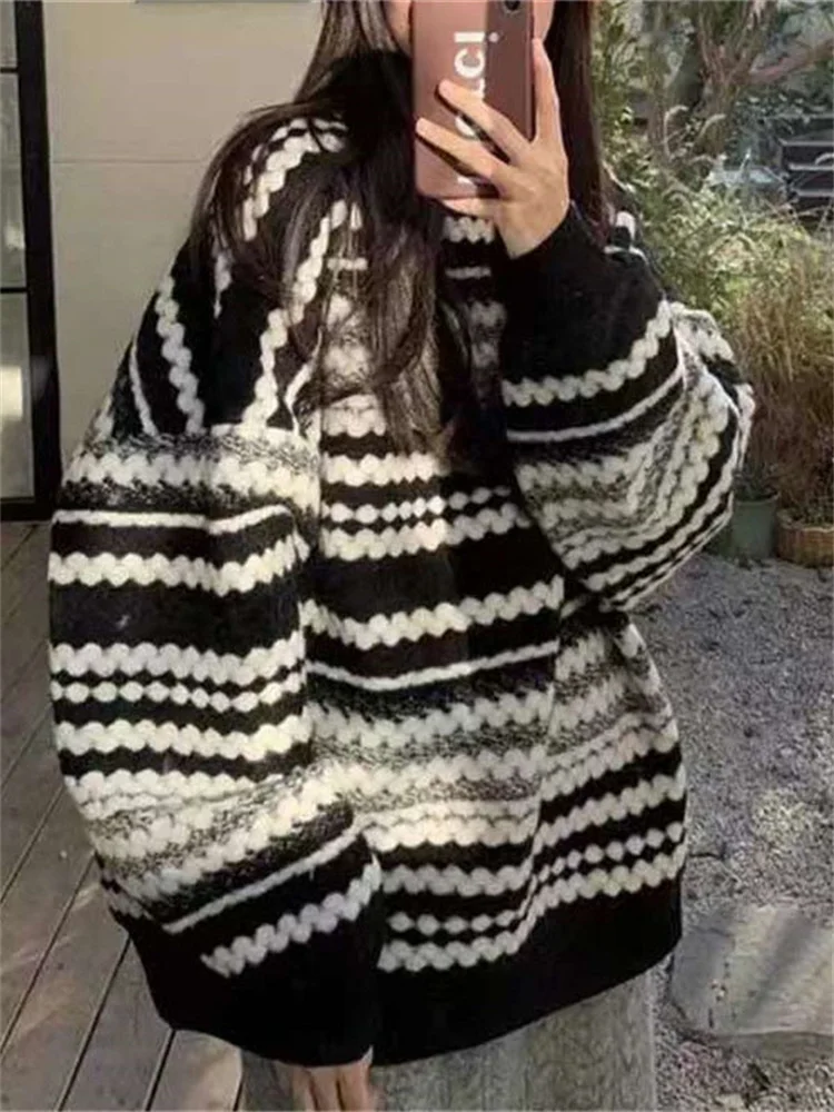 

2023 Spring, Autumn, and Winter New Black and White Stripe Large Sweater Women's Loose Outerwear Slouchy Mid length Contrast Top