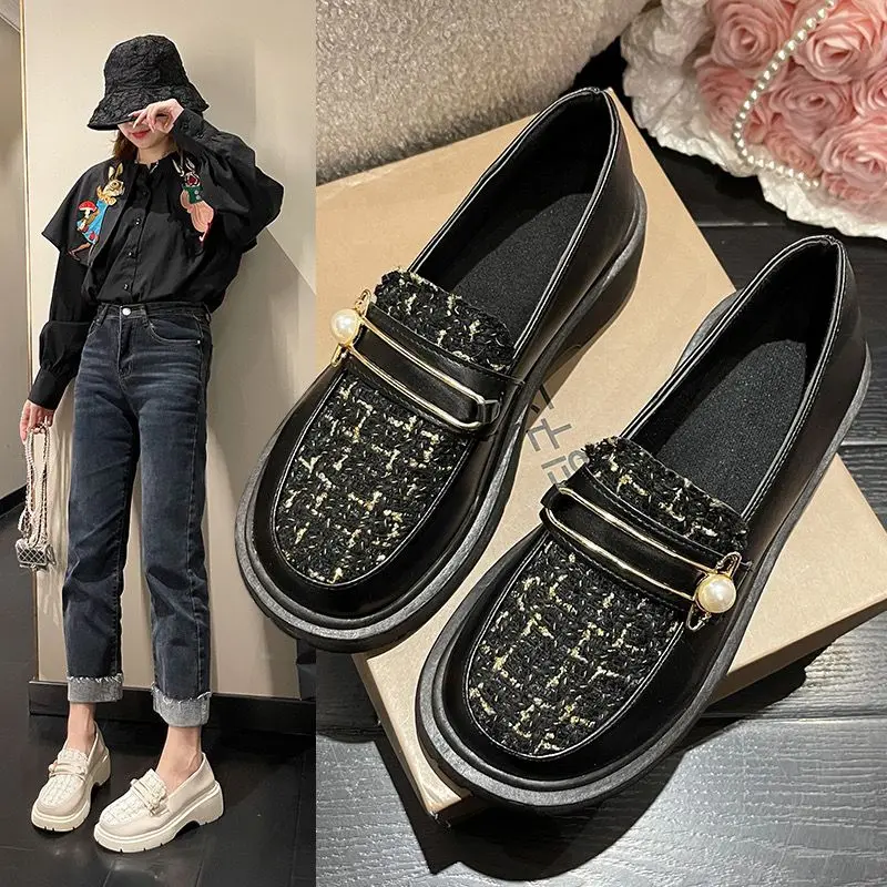 2023 new spring and summer black Joker ladies' shoes with thick heels and fashionable women shoes