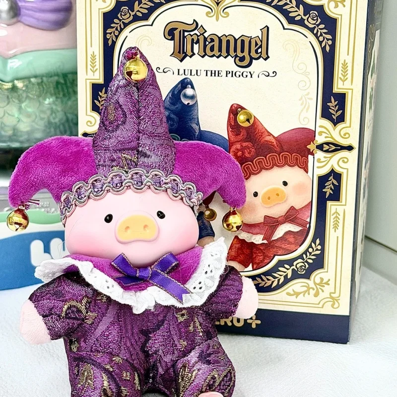 Фото Оригинальная коллекционная фигурка Lulu The Piggy Triangel Series в консервной банке, виниловая игрушка-свинка с милым лицом, модель для декора, подарок на день рождения и Новый год №1