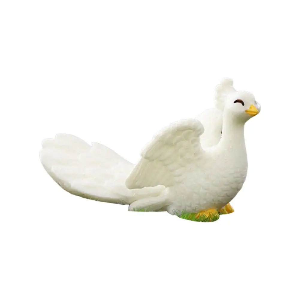 

Миниатюрная полимерная статуя павлина