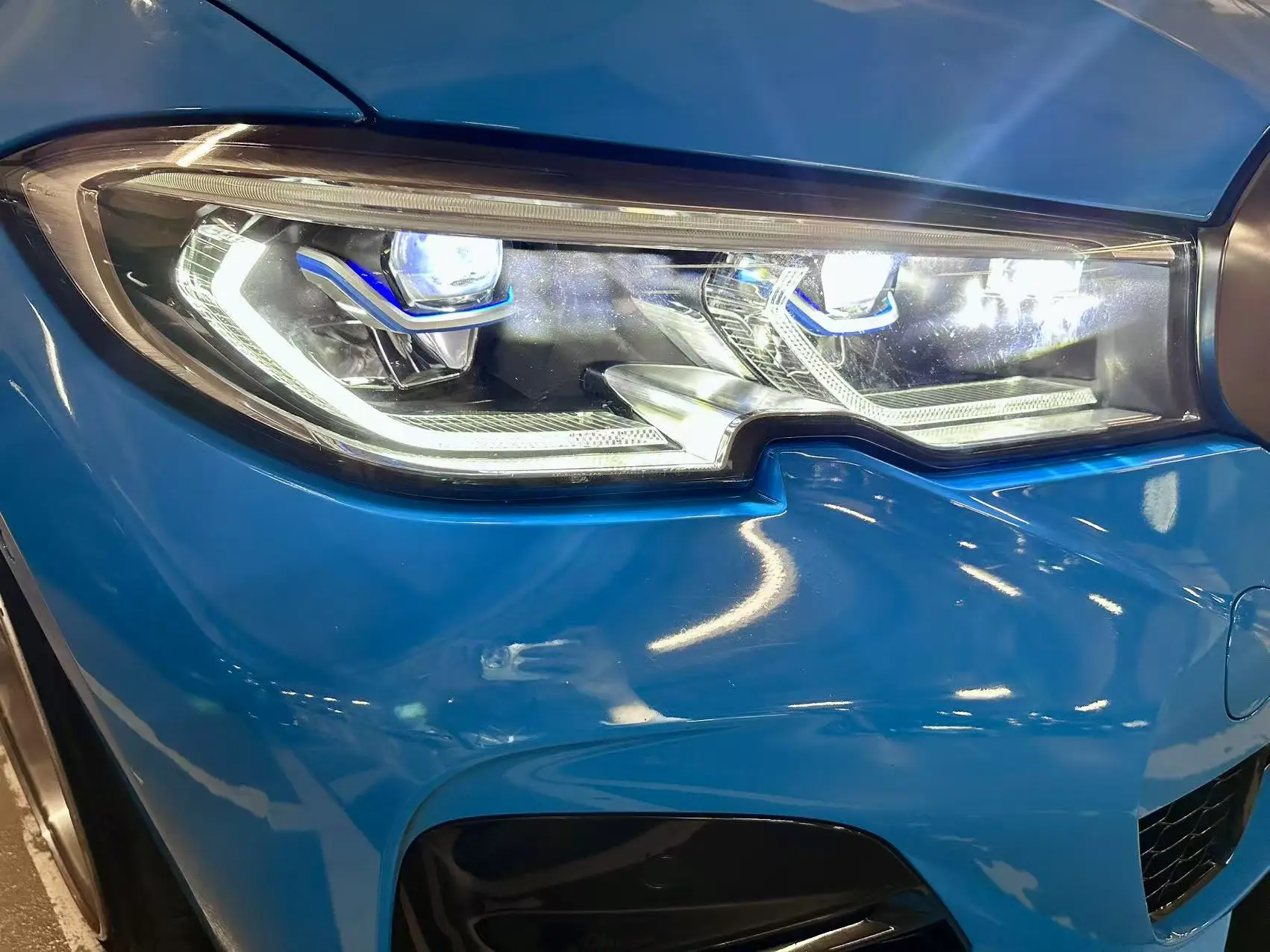 Фото Для BMW 3 серии G20 Pre-LCI адаптивные светодиодные фары с двухцветными дневными ходовыми огнями (DRL) желтого и белого цвета, модуль светодиодов CSL. №2