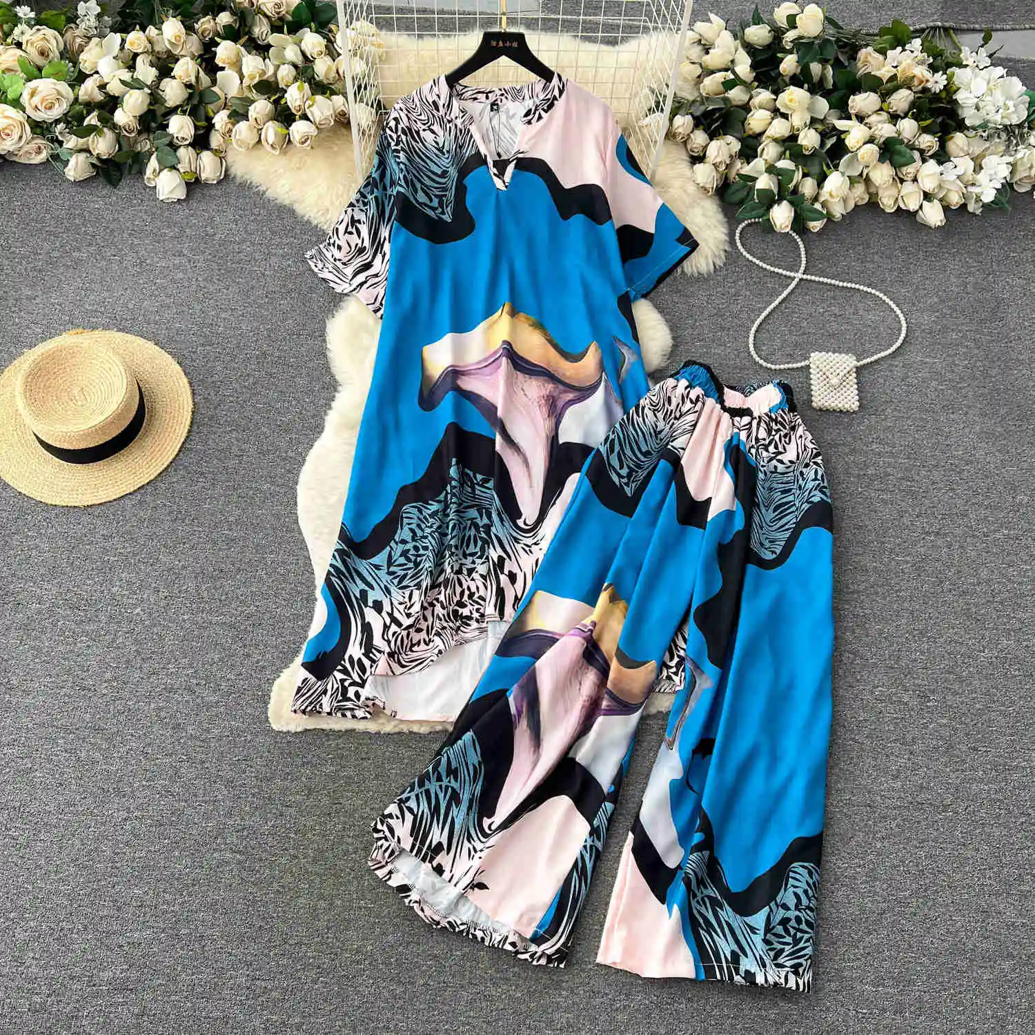 

Casual Women Summer Printed Two Pieces Set Women V Neck Short Sleeve Long Blouse Top and Elastic Waist Ankle Length Pants Suits
