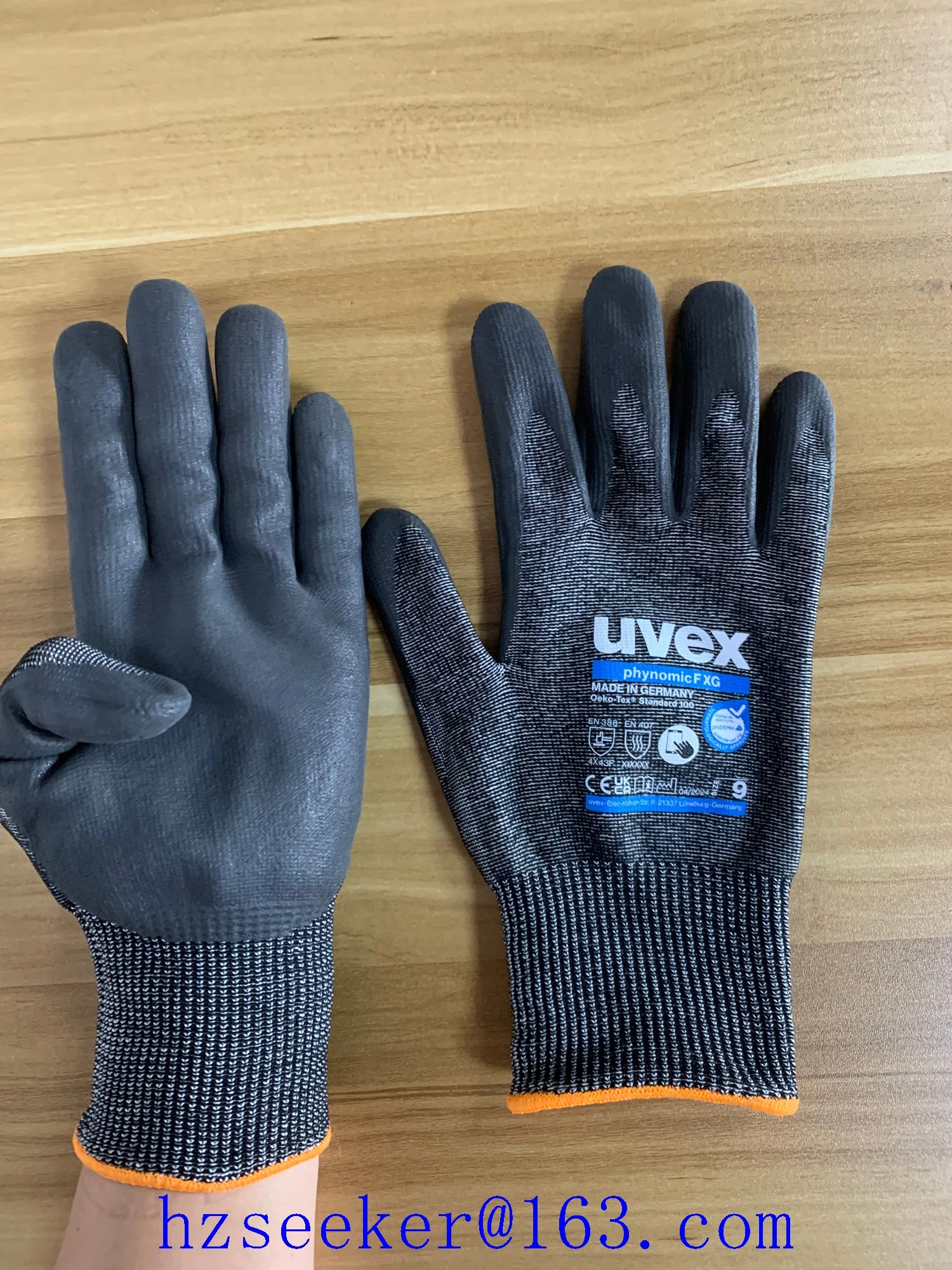 Фото Рабочие перчатки Uvex phynomic F XG (1 пара) с уровнем защиты F, усиленной областью большого пальца, совместимостью с сенсорными экранами и покрытием из пеноматериала XtraGrip. №3
