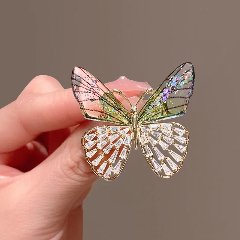 

Женская Брошь в виде стрекозы