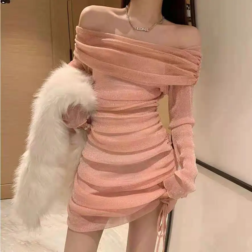Женское облегающее платье с открытыми плечами розовое Сетчатое мини-платье