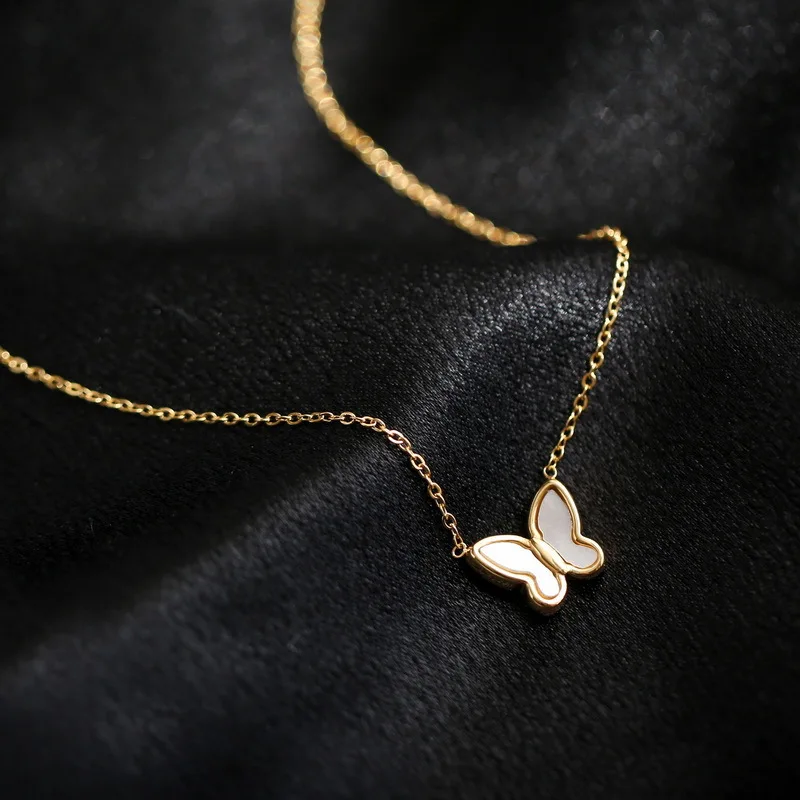 

Y2K Acrylic Butterfly Pendant Necklace for Women Gold Color Butterfly Necklace Simple Elegant Jewelry Wholesale